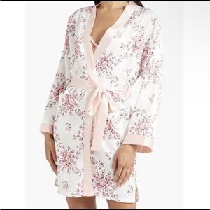 MORGAN LANE x FABFITFUN Allie Satin Robe White & Pink Floral Size S/M Silky NWT